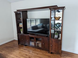 Raymour And Flannigan 4 Pc Cherry Entertainment Center