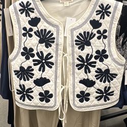 Floral Embroidered Quilted Vest - Cream & Black - New