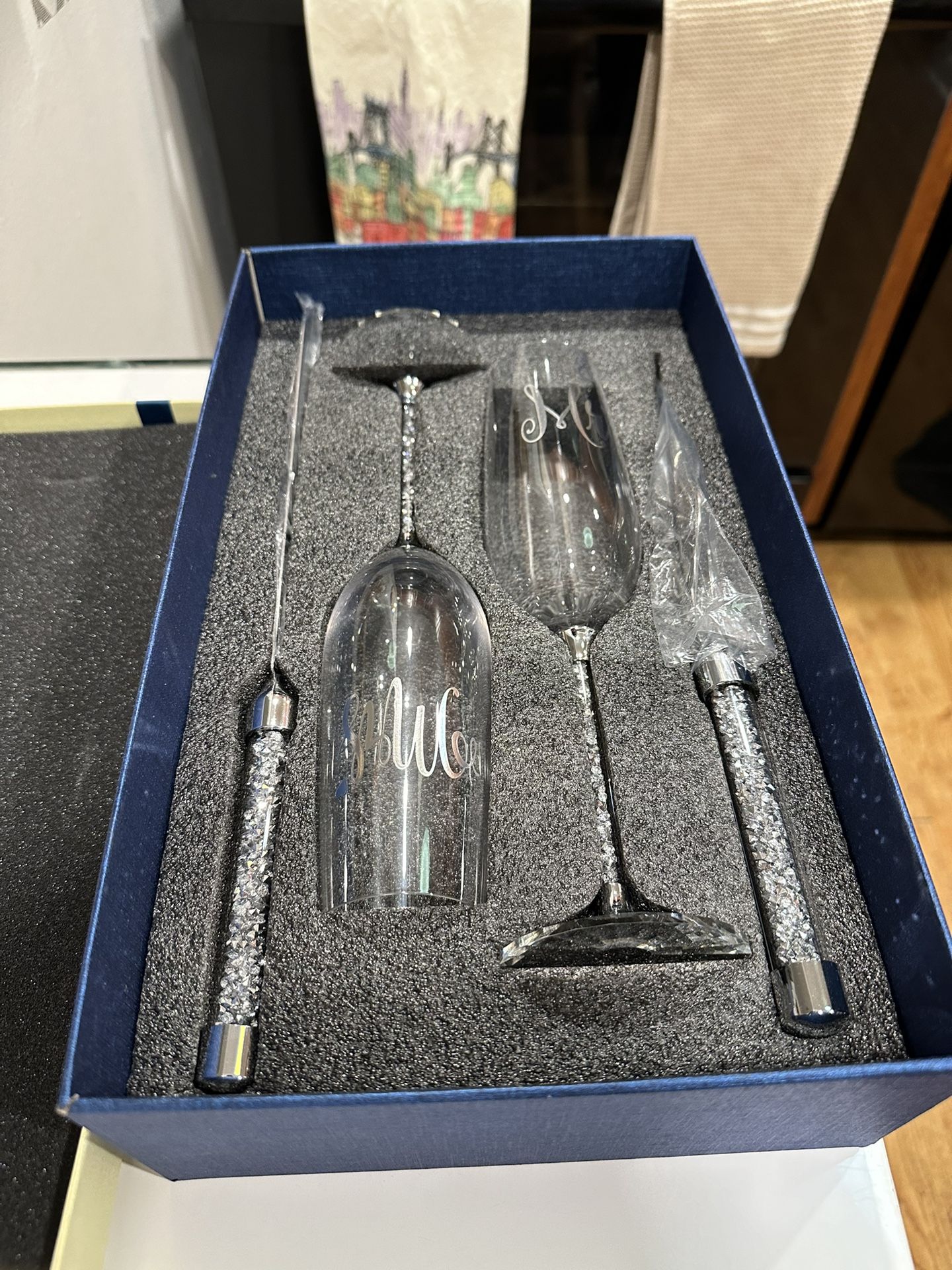 4 Piece Wedding Toasting Flutes And Cake Server Set
