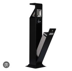 Vertical cigarette butt collector and ashtray •
