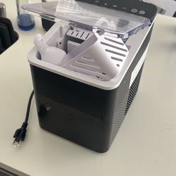 Countertop Ice Maker Makes Small and  Large Ice