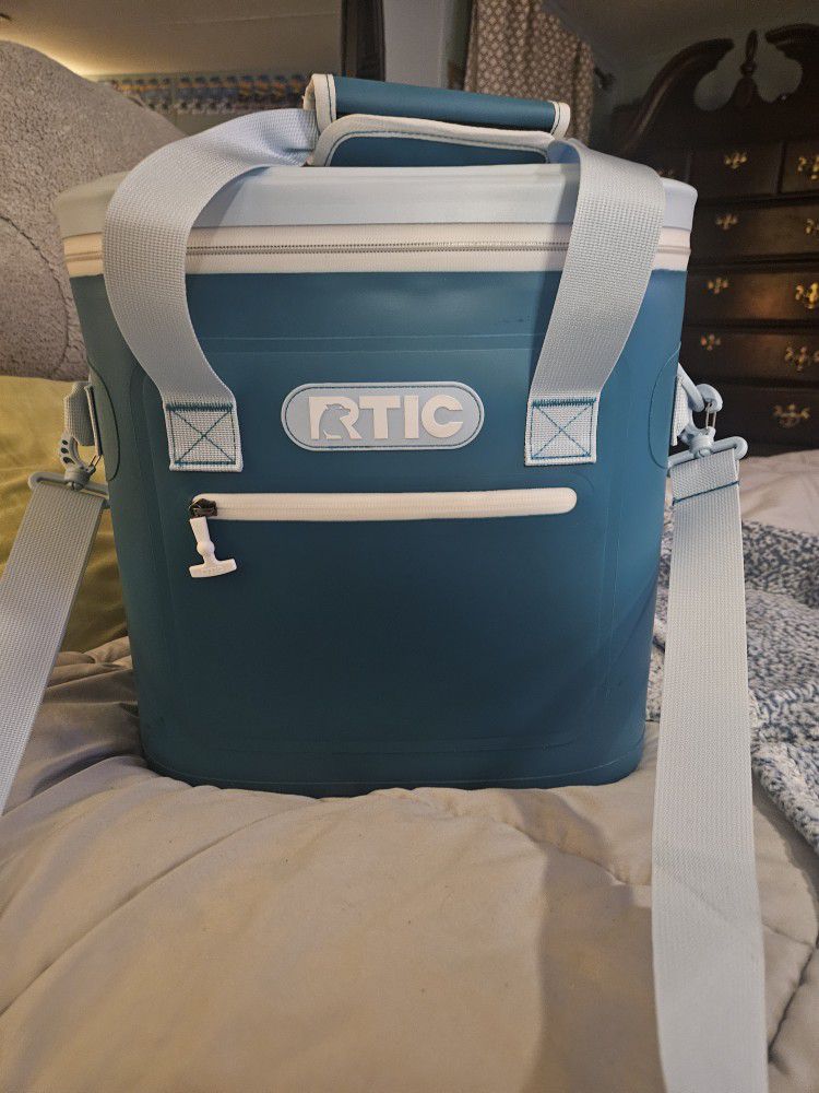Cooler  Rtic Soft Pack 20 Can Insulated 