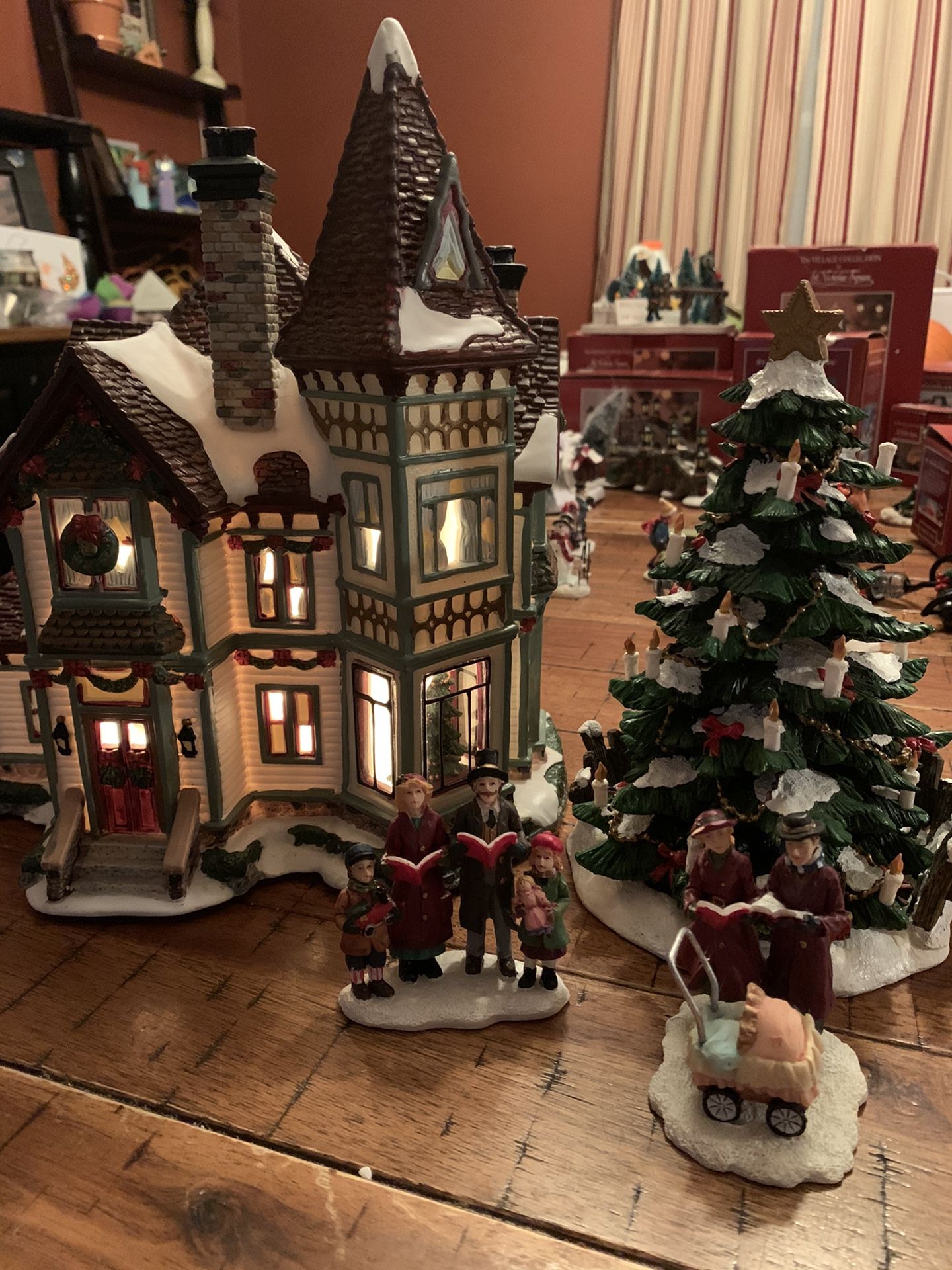 St Nicholas Square House, Tree and Carollers