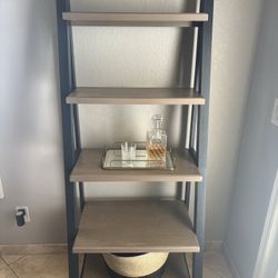 Pair of bookshelves 