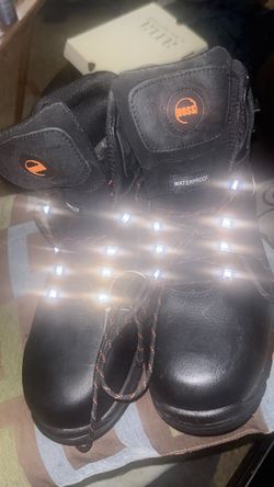 zapato de trabsjo para honbre boat  for work  nice  clean nw no box. no tengo la caja nuevo marca hoss. es cara  buena marca tiene caskillo