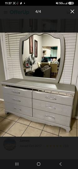 Signature design by Ashley,  sliver 6 drower dresser, makeup dresser with stool  and nightstand . Pick up only.