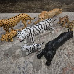 Vintage 1990s AAA Toy Figures Collectible - Misc Wild Cats