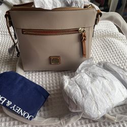 Crossbody Dooney & Bourke Brand New 
