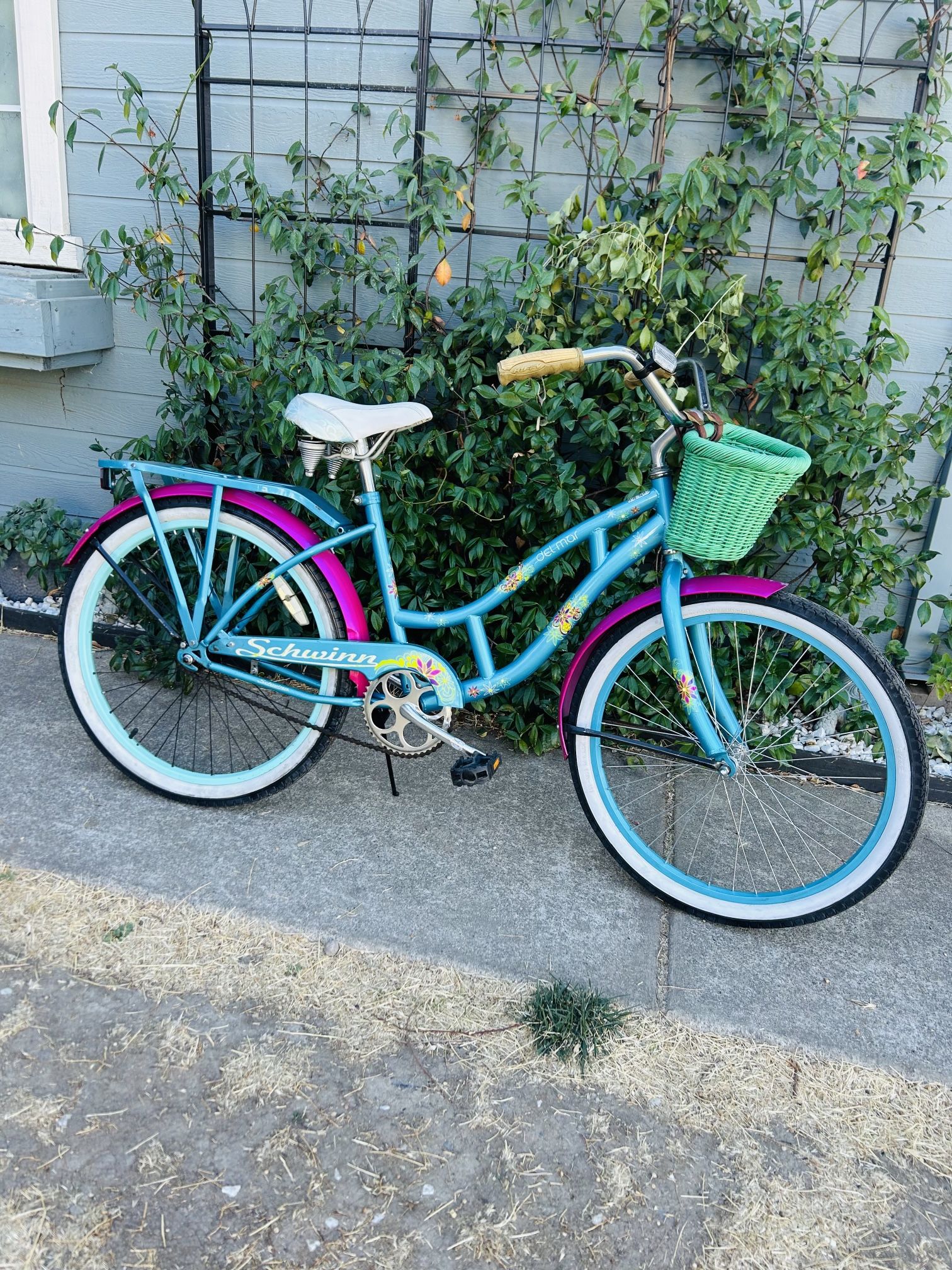 SCHWINN DEL MAR YOUTH CRUISER BIKE 24” Wheels