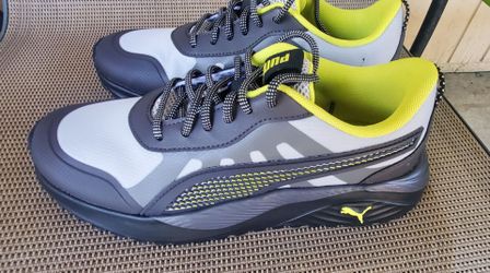 New Puma Boys Shoes. Size 4.5