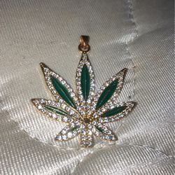 Weed Chain Pendant 
