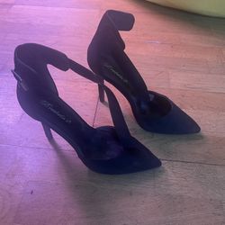 Women’s Black Heels Size 8