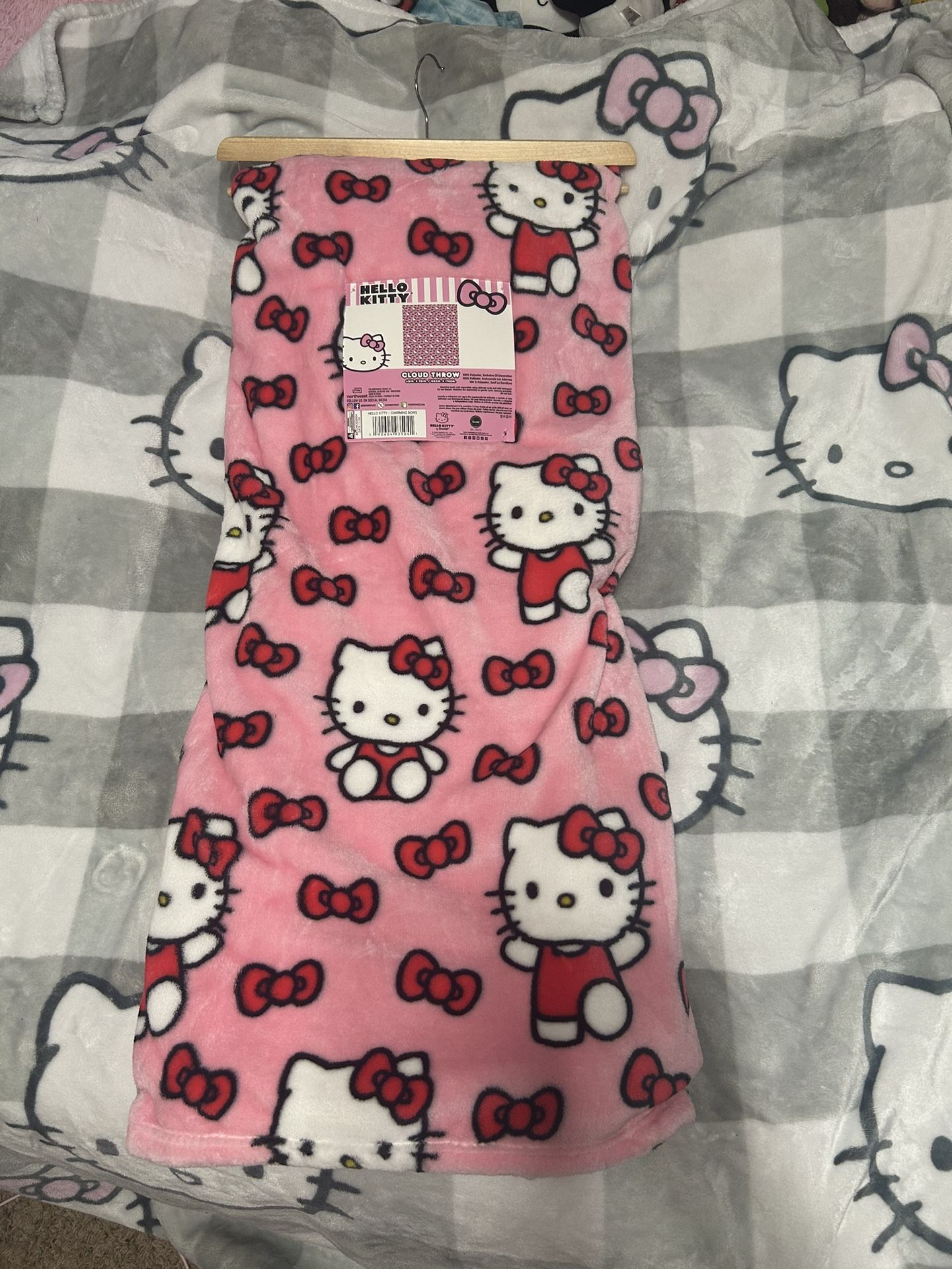 pink hello kitty bow blanket
