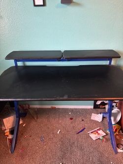 Gaming Desk with Monitor Shelf