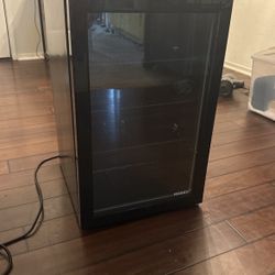 Husky Undercounted Glass Door Mini Fridge 131L