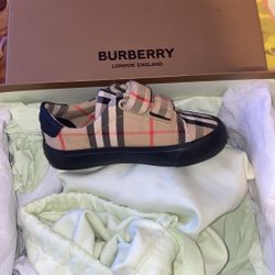 Burberry Kids Shoe Size 27