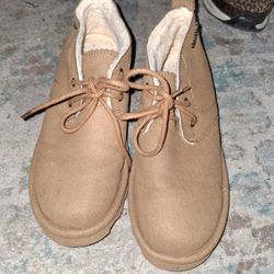 Woman Bearpaw Size 7