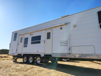 RV 5TH WHEEL 38 FT