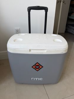 Cooler with wheels