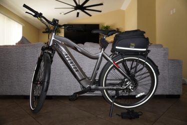 Like new Aventon e-bike