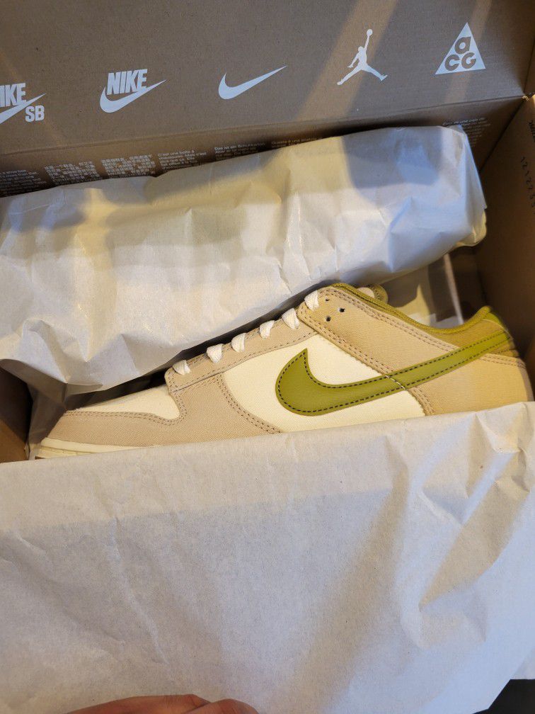 Nike DUNK Creme and Green Size 9