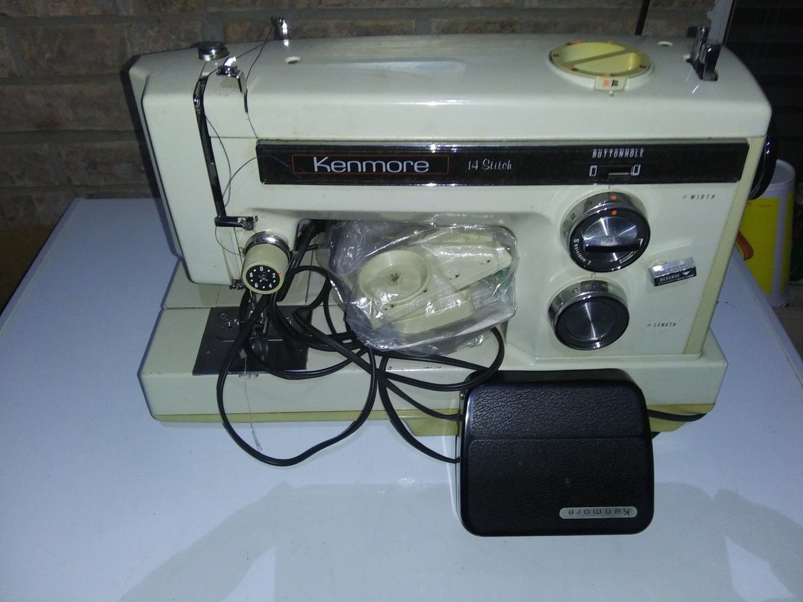 Kenmore sewing machine 14 Stitch model number in pic Works smooth and excellent, all accessories and attachments