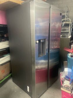 Samsung Side-by-Side Refrigerator with Ice and Water Dispenser