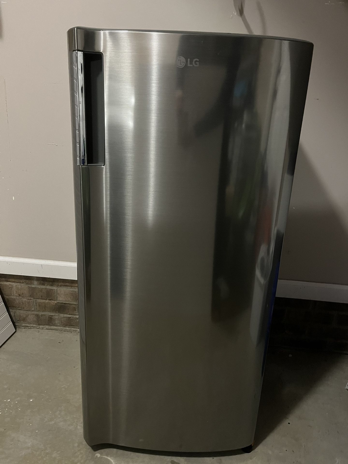 NEW LG 6 Cu. Ft Refrigerator & Freezer