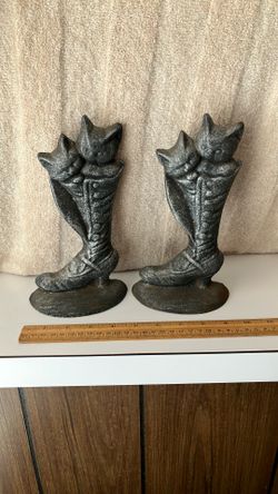 Vintage Cast Iron Door Stoppers Kitty Kitten Cats In Boot