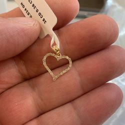 10 K Y Gold Diamond Heart Pendant  0.26 Cts