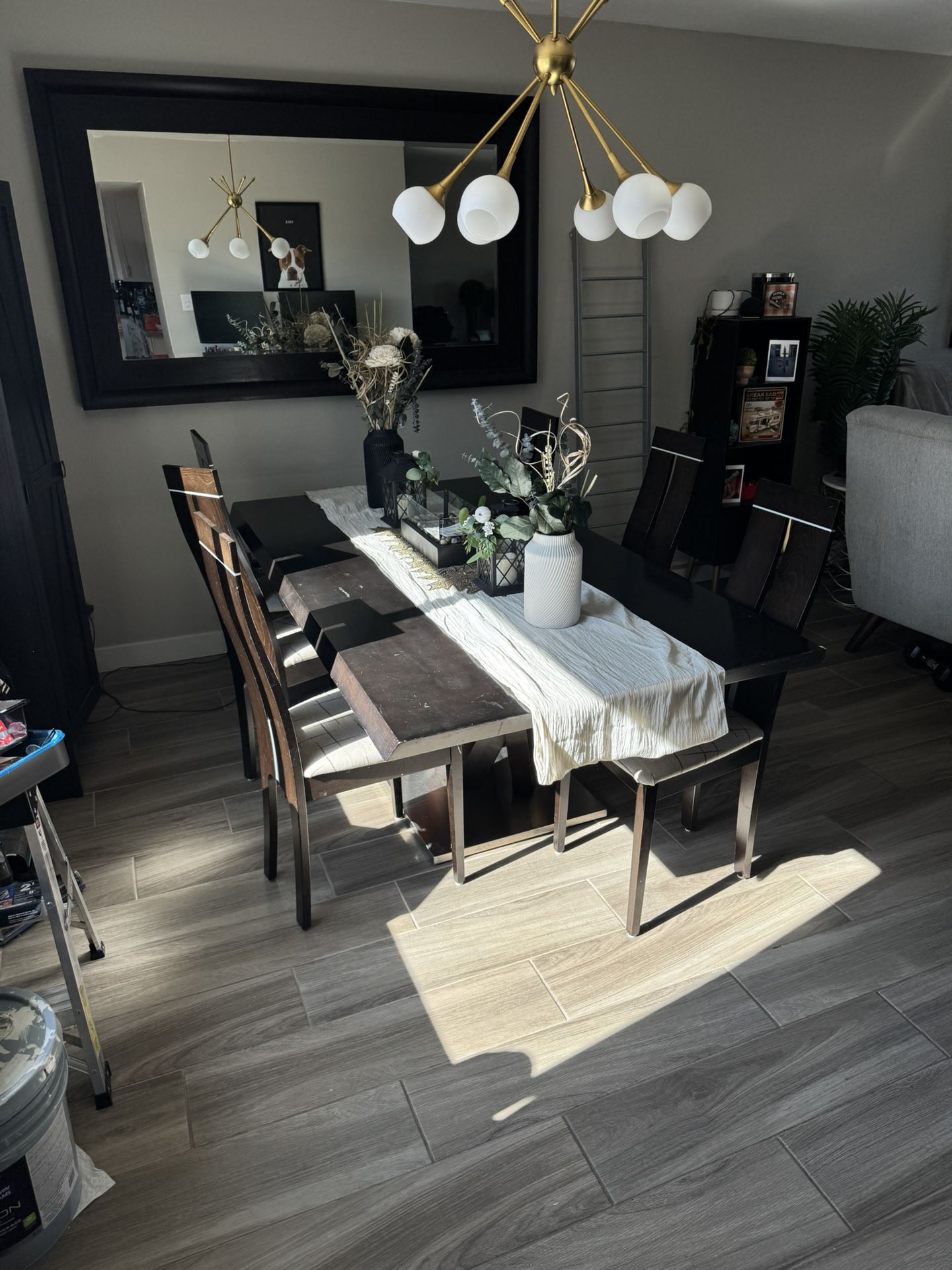 Dining Room Table & Chairs