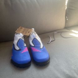 Soccer cleat