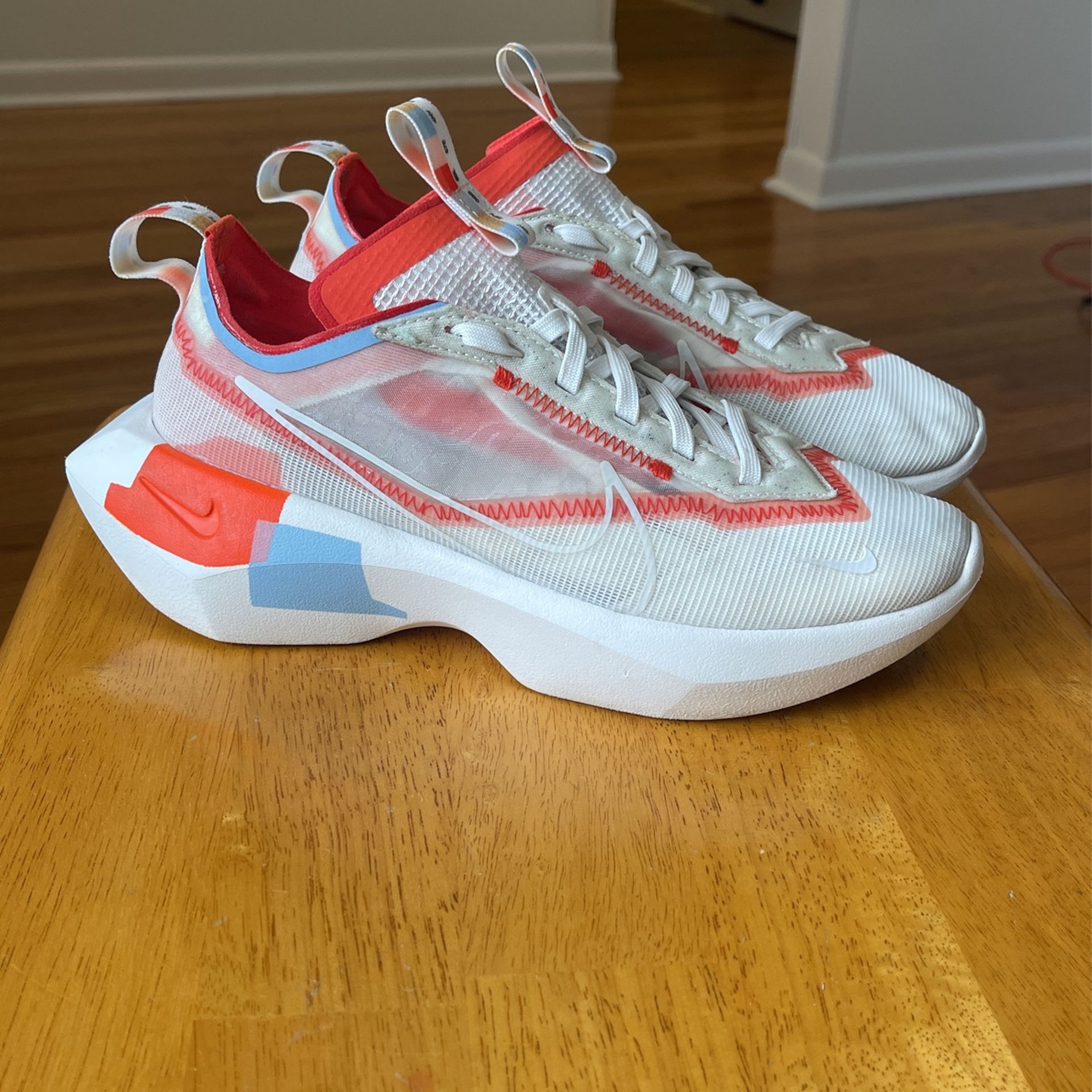 LIKE NEW CONDITION NIKE VISTA LITE RUNNING AND TRAINING shoes Size 7 Women