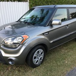 2013 Kia Soul. Low Mile