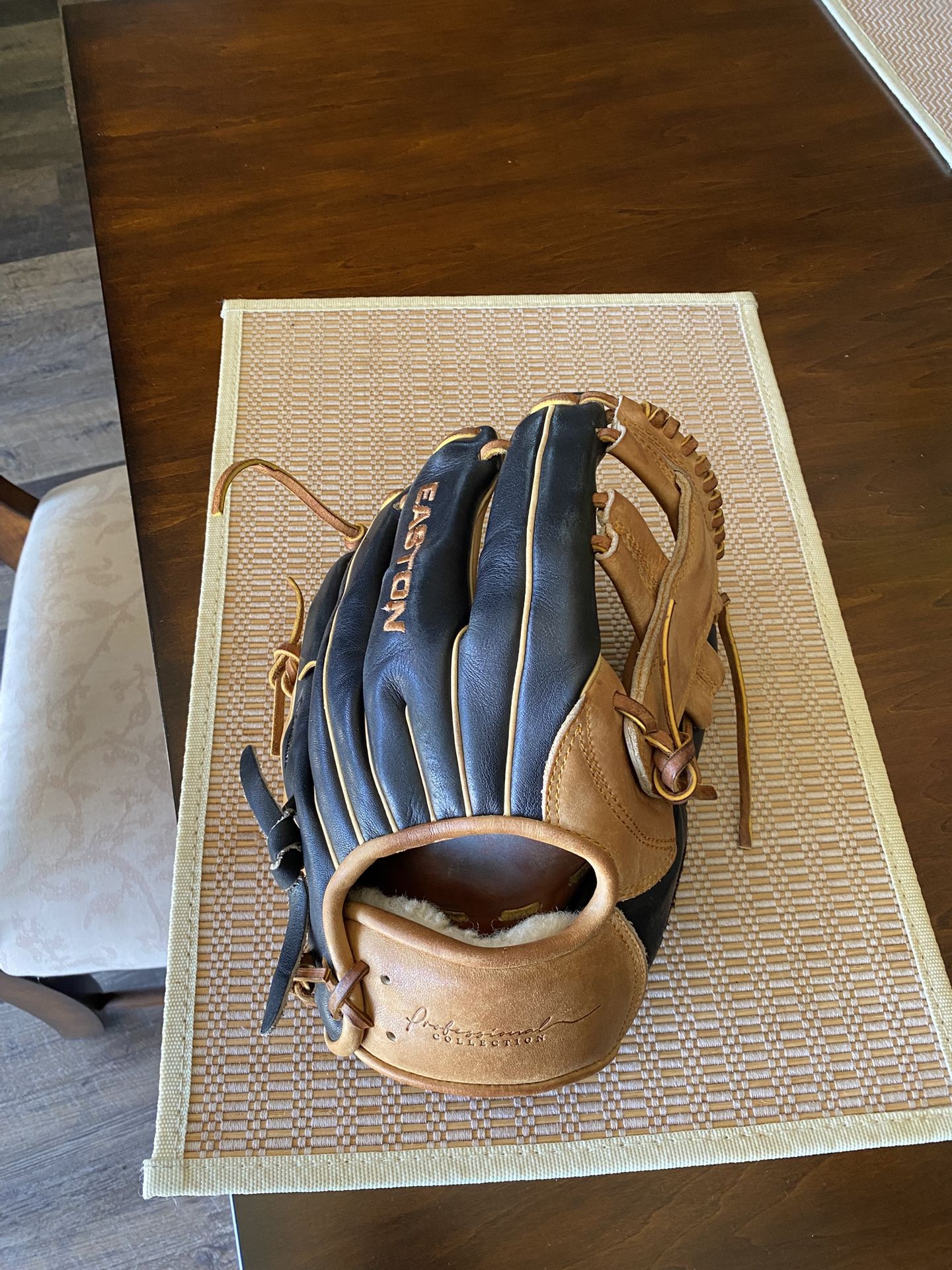 Easton Baseball Or Softball Hybrid Glove