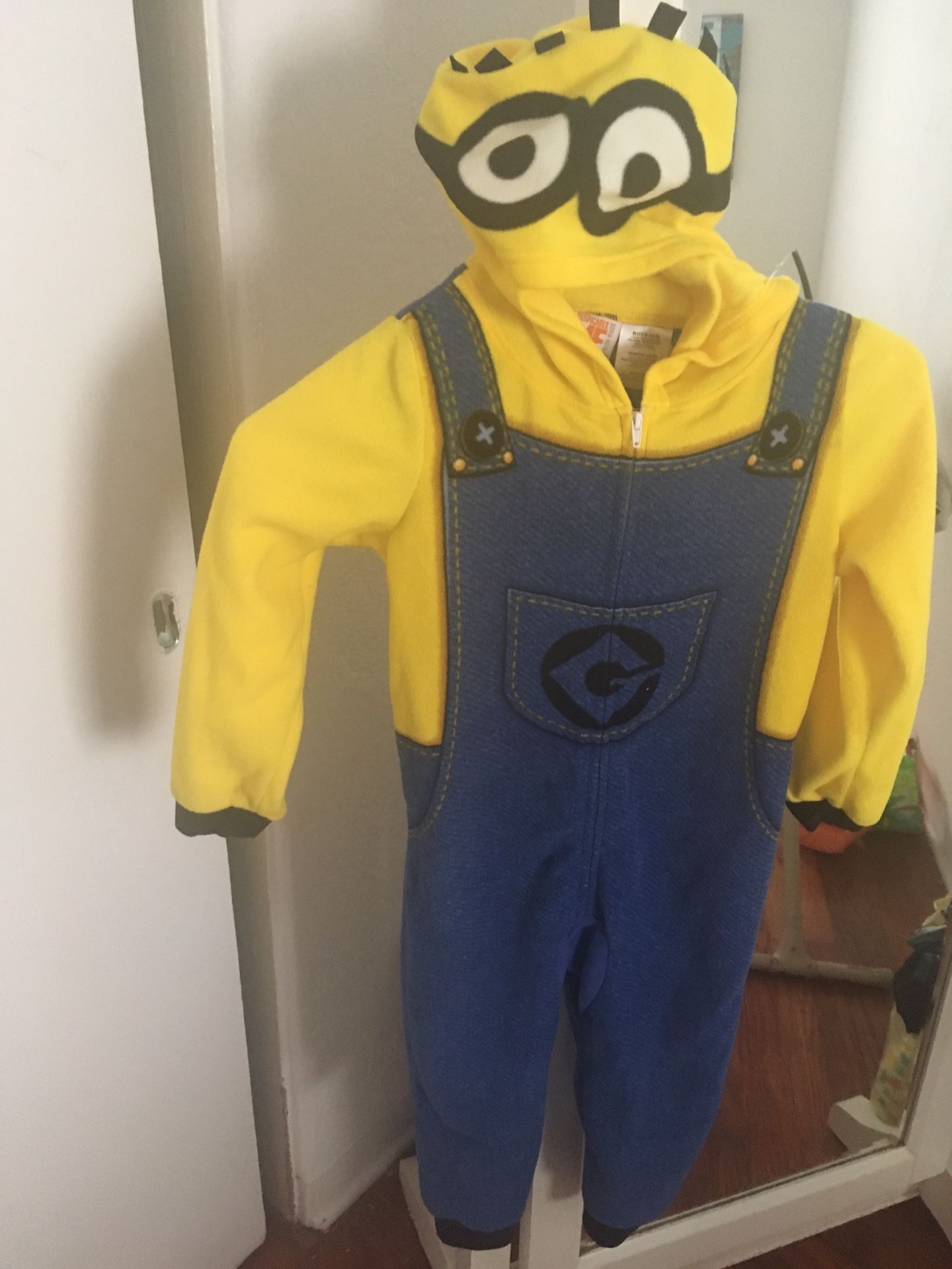 Minion costume size 4-5