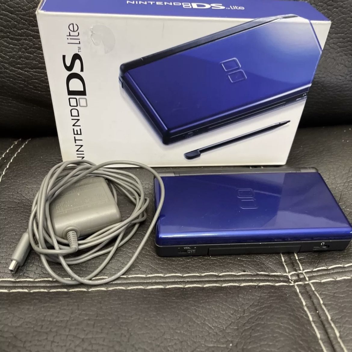 Nintendo high quality DS Lite Cobalt Blue Handheld System Stylus w/ Charger/ c / Charger Case