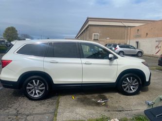 Salvaged title 2019 Honda pilot