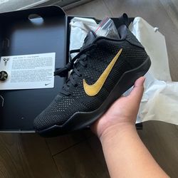 Kobe 11 fade to black size 9.5 men’s