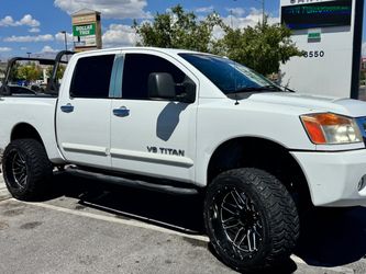 2011 Nissan Titan Crew Cab – Great Condition