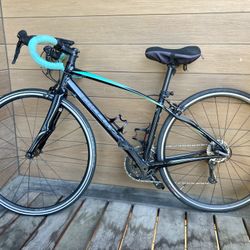 Women’s Specialized Road Bike - Great Condition! 