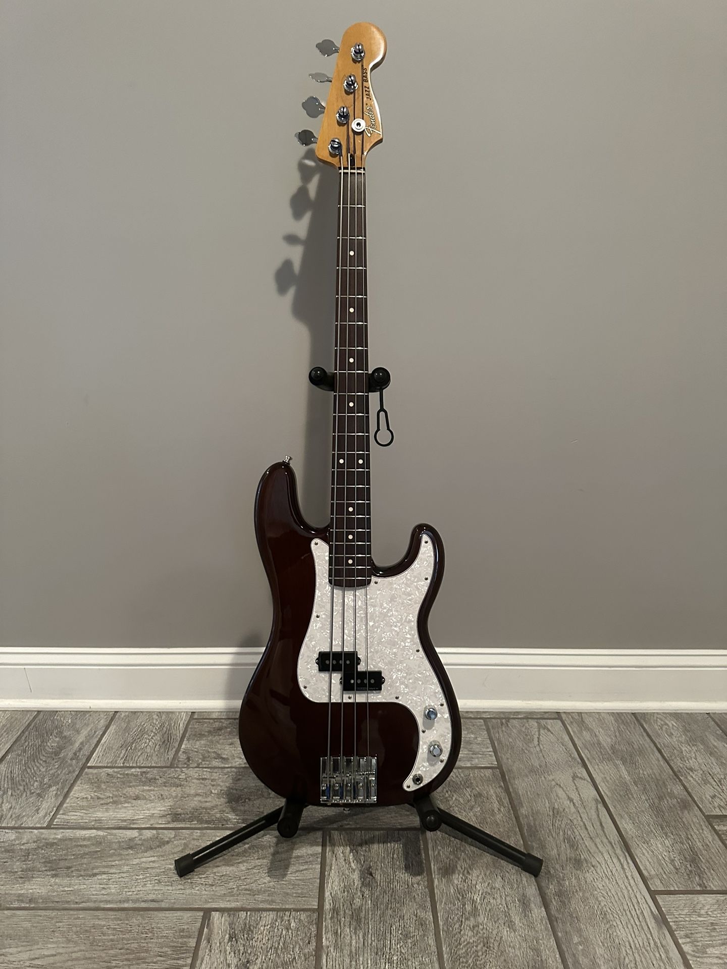 Fender Bass  for sale or Open to trade for  Fender/Squier  music master or mustang bass.