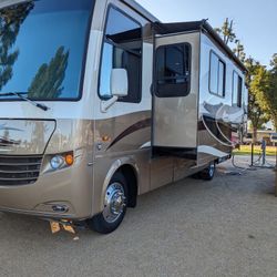 2013 Newmar Canyon Star 3313