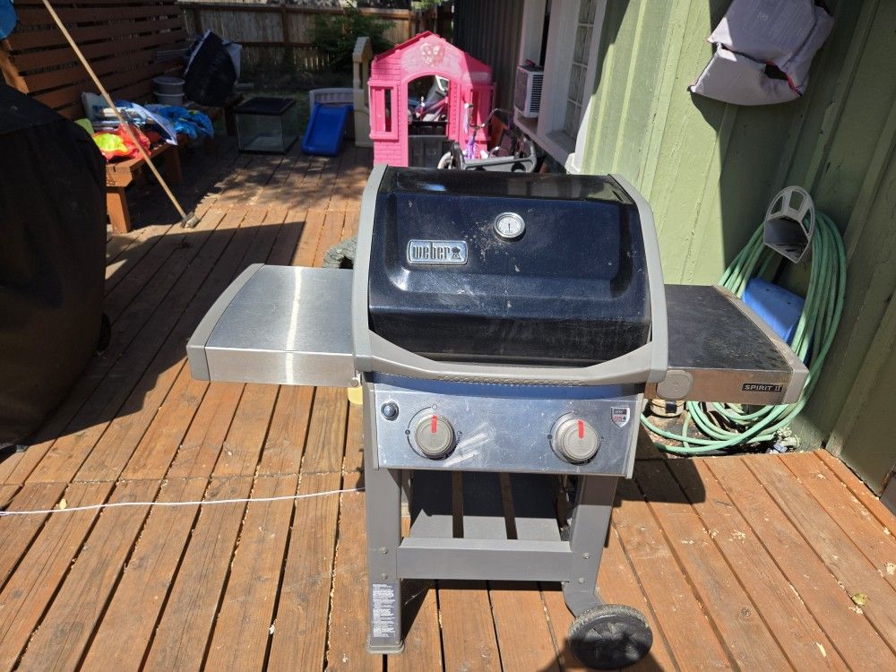 Weber Spirit II Gas 2-burner BBQ Grill