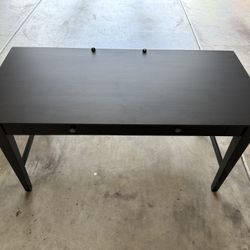 Black Desk