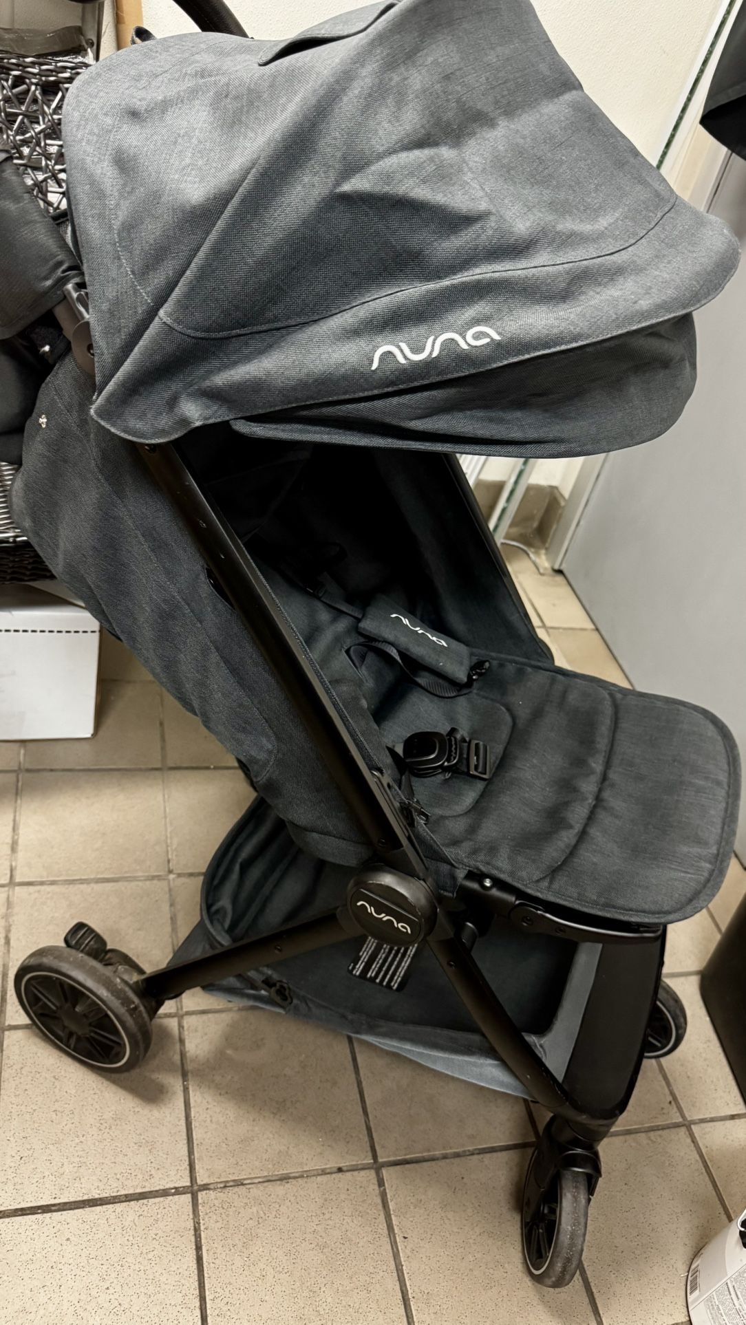 (like New)Nuna TAVO Sage Full-Size Stroller – Luxe Leatherette, One-Hand Fold
