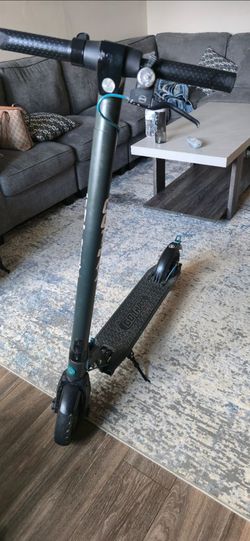 GOTRAX Folding Electric Scooter
Used GOTRAX electric scooter in good working condition. Features a digital display (shows speed and battery level), re