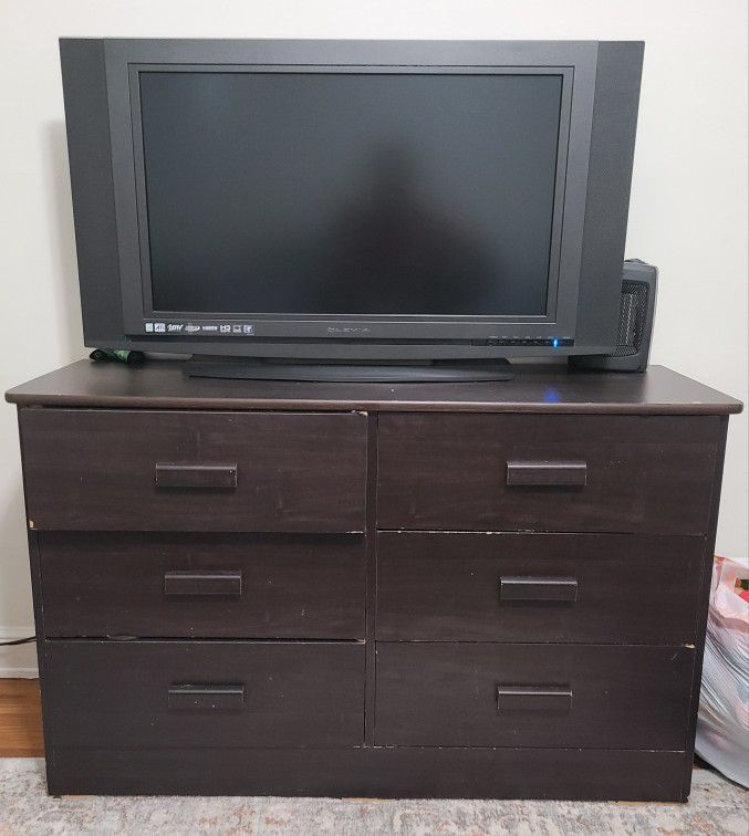 Dresser + TV