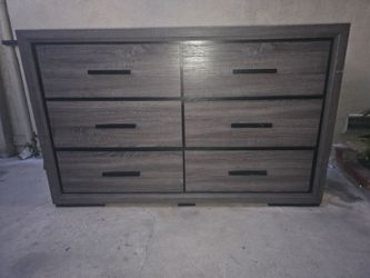 Dresser (Make me an Offer)