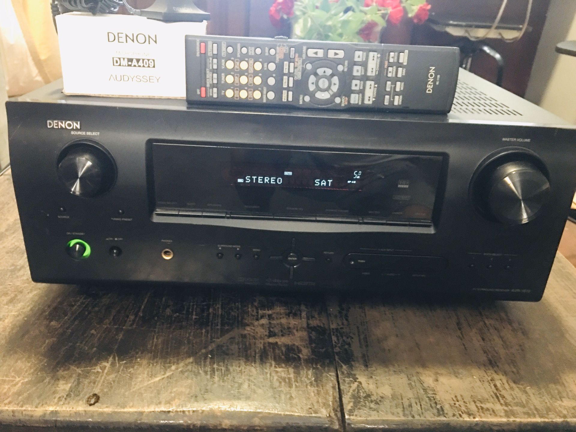 DENON surround sound receiver with Remote. Like new .